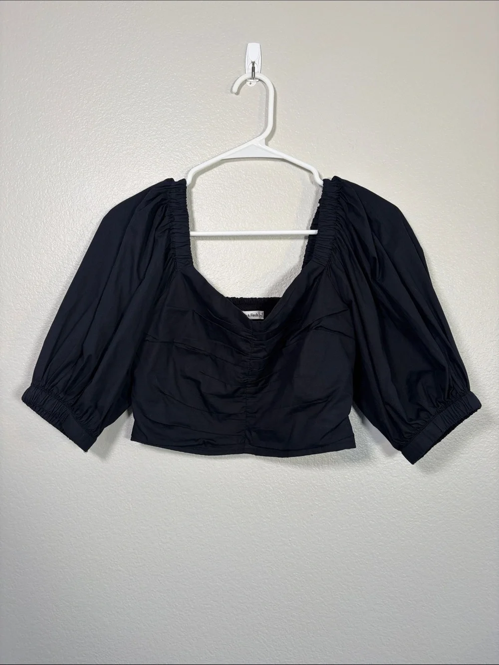 Abercrombie Ruched Puff Sleeve Cropped Blouse in Black - S